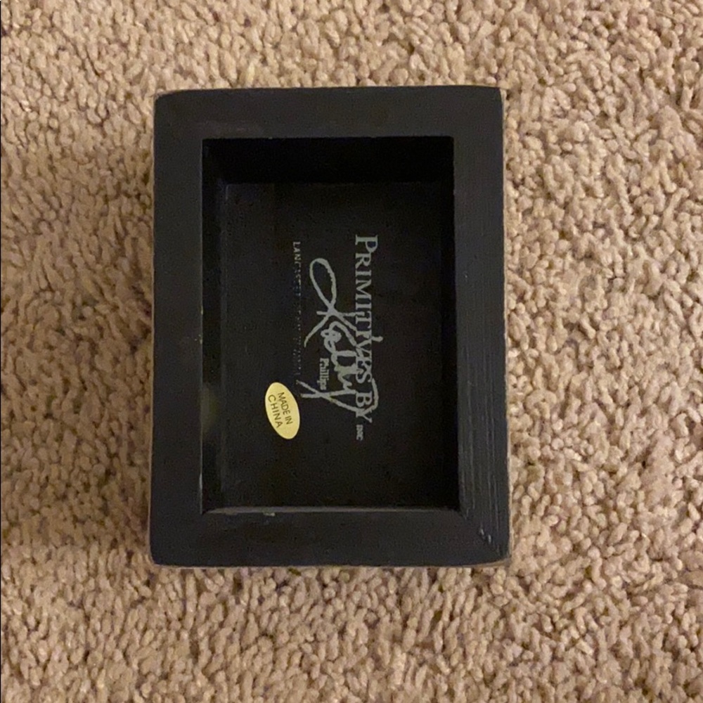 Decor - Picture 3 of 3